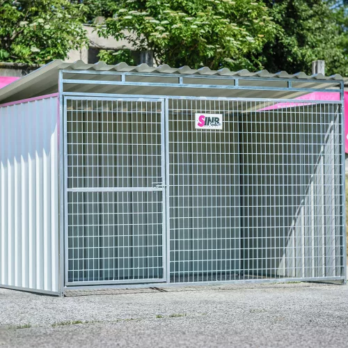 Lucas Kutya kennel, padozat nélkül